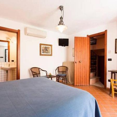 Le Piccole Grotte Bed & Breakfast Шила Екстериор снимка