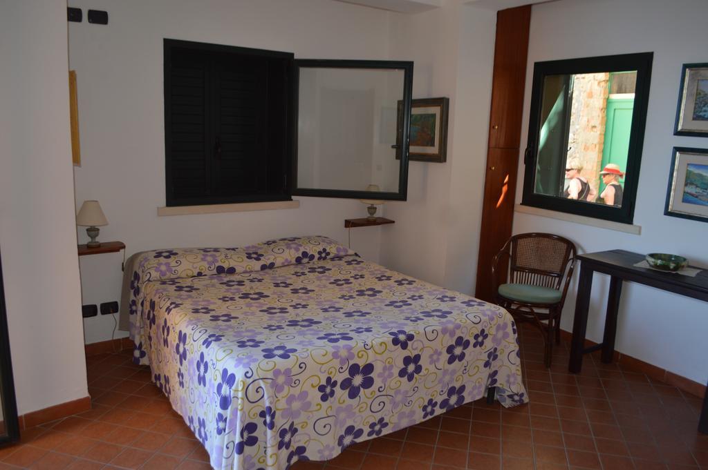 Le Piccole Grotte Bed & Breakfast Шила Екстериор снимка