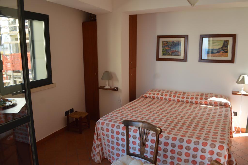 Le Piccole Grotte Bed & Breakfast Шила Екстериор снимка