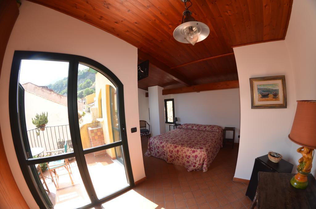 Le Piccole Grotte Bed & Breakfast Шила Екстериор снимка