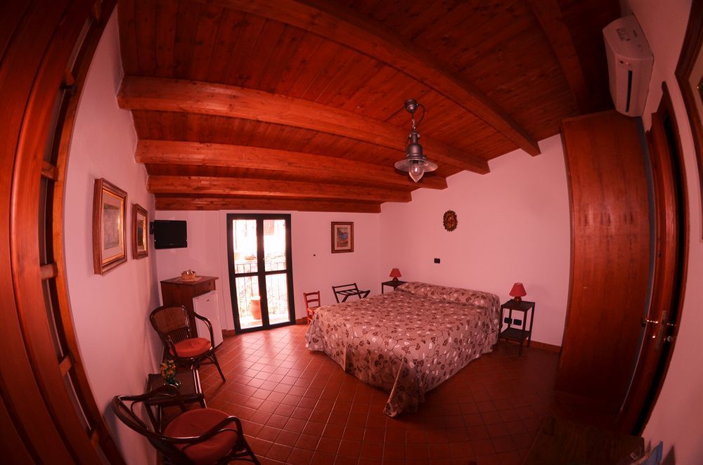 Le Piccole Grotte Bed & Breakfast Шила Екстериор снимка