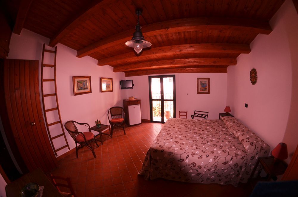 Le Piccole Grotte Bed & Breakfast Шила Екстериор снимка