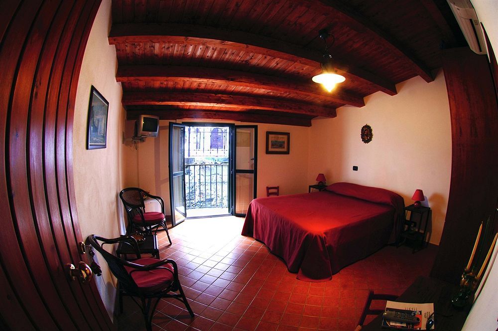 Le Piccole Grotte Bed & Breakfast Шила Екстериор снимка