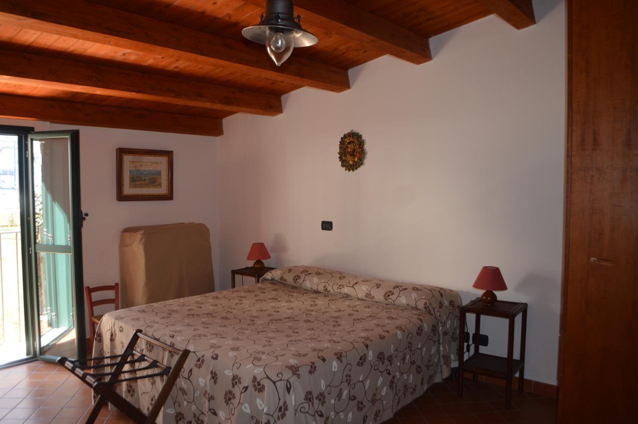 Le Piccole Grotte Bed & Breakfast Шила Екстериор снимка