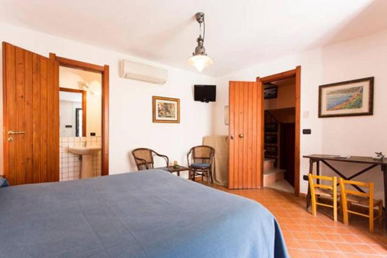 Le Piccole Grotte Bed & Breakfast Шила Екстериор снимка