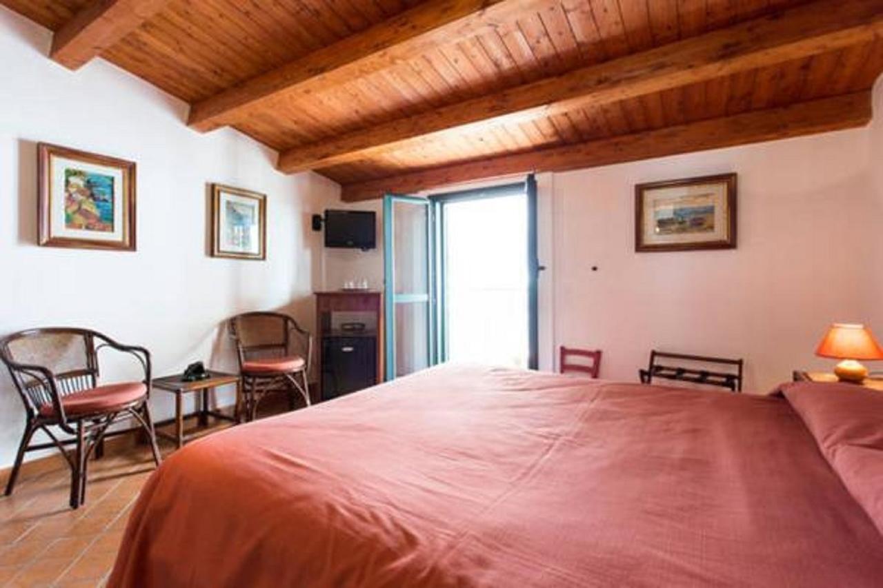 Le Piccole Grotte Bed & Breakfast Шила Екстериор снимка