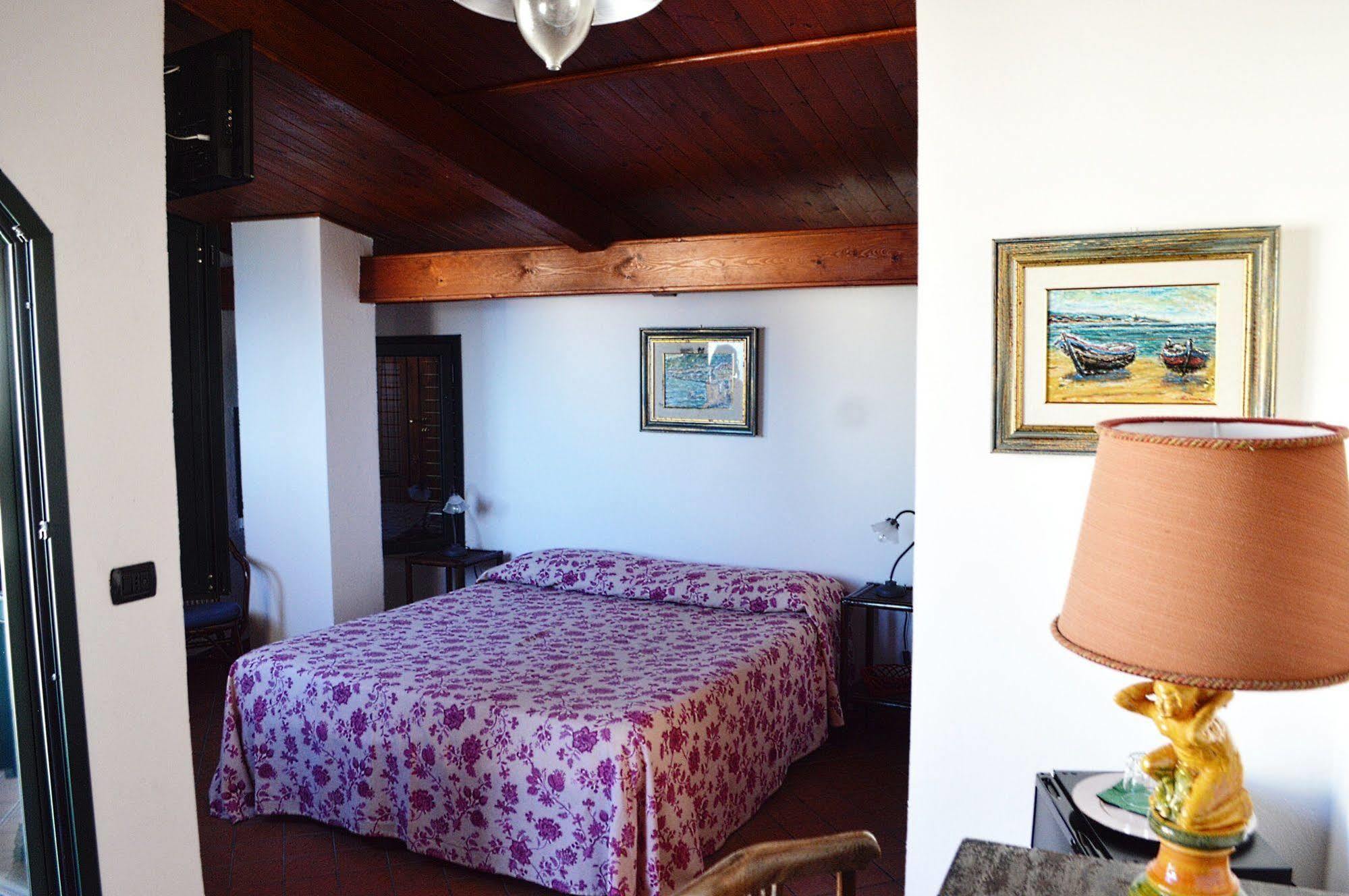 Le Piccole Grotte Bed & Breakfast Шила Екстериор снимка