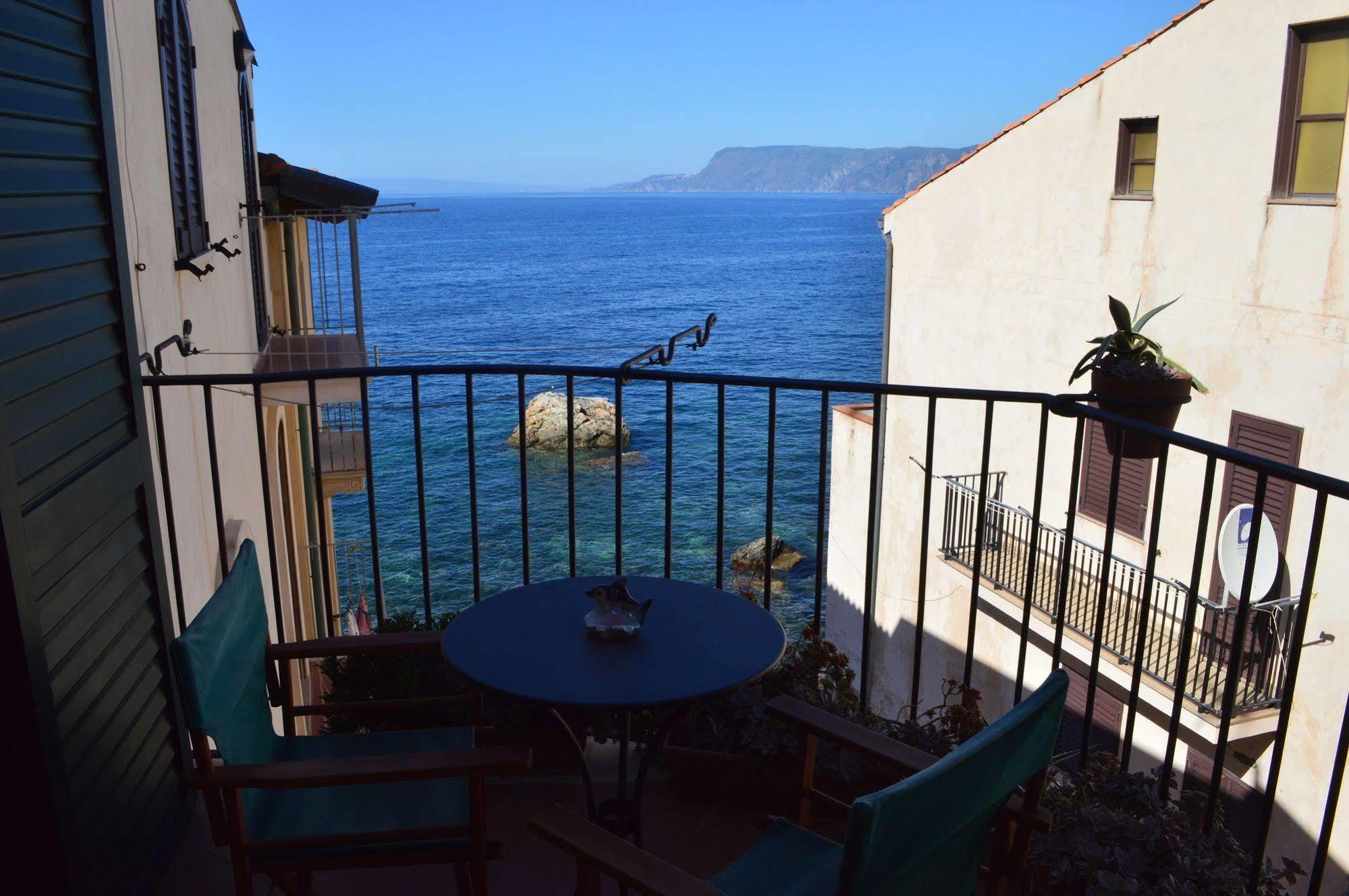Le Piccole Grotte Bed & Breakfast Шила Екстериор снимка