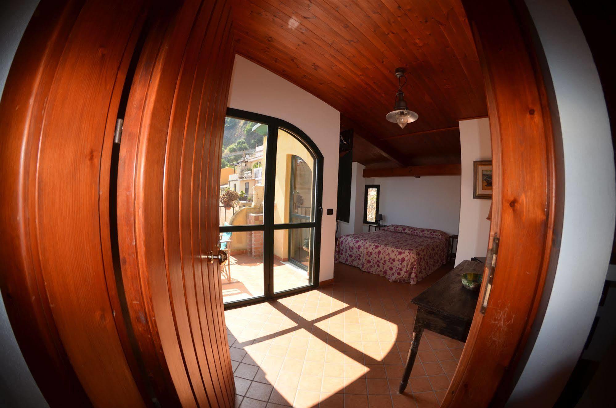 Le Piccole Grotte Bed & Breakfast Шила Екстериор снимка