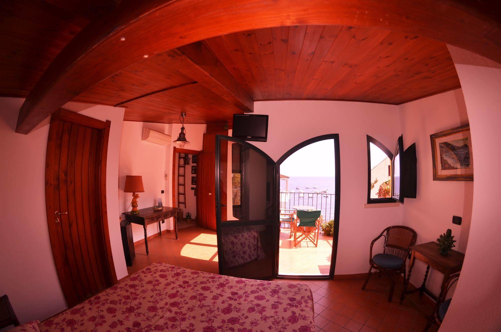 Le Piccole Grotte Bed & Breakfast Шила Екстериор снимка